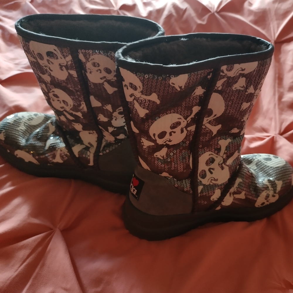 I ❤️ UGG sequin skull boots